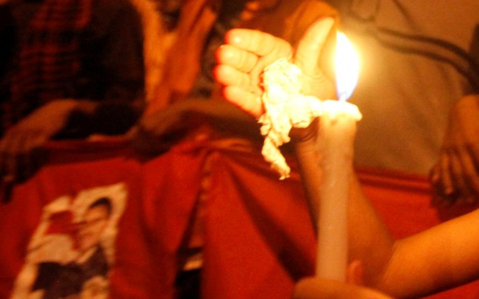 Локо Сф пали свещи в Драгалевския манастир