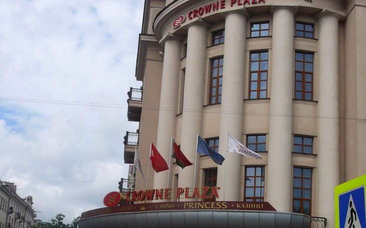 Луксозна база и милиционерски ескорт срещнаха българите в Беларус