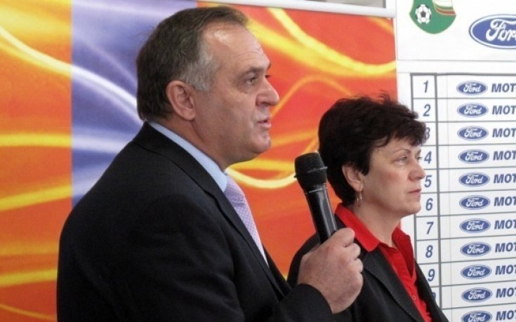 Капралов: Клубовете няма къде да ходят, трябва да подпишат договора