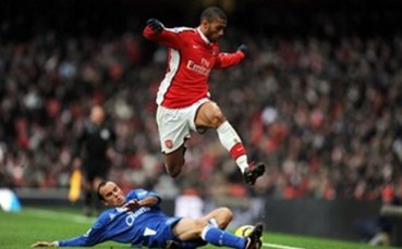 Играч на Арсенал станал „жертва на Холокоста”