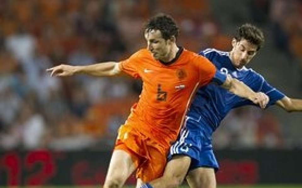 Ван Бомел отрече да напуска националния отбор на Холандия