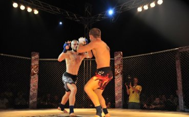 Кеч в осмоъгълна клетка ще разтресе зала Универсиада в събота