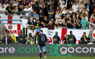 Харт защити Рууни след червения картон