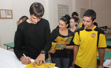 СНИМКИ: Наско Курдов се върна в училище