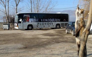 Снимки: На петък 13-ти, умряла лисица посрещна Локо Пд за тренировка в Дамяница