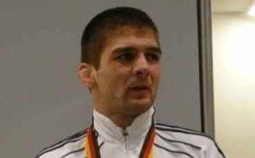 Световните шампиони Маринов и Гури с контузии преди турнира Никола Петров
