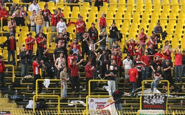 Феновете на Локо София празнуват със 75 баби