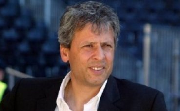 Борусия М предлага нов договор на швейцарския треньор Люсиен Фавър