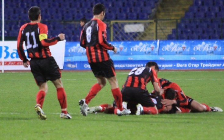 Левашки още търси пари от Локо София, запорираха иска на „железничарите“ към Черноморец