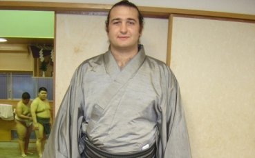 Котоошу с 8-а победа в Осака