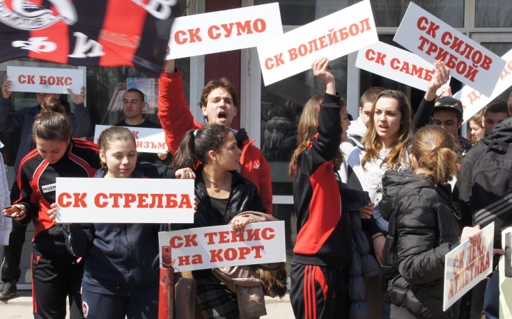 СНИМКИ и ВИДЕО: Така и не запечатаха стадион „Локомотив“