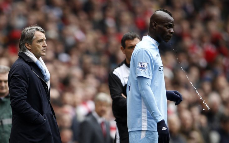 Найджъл де Йонг: Всеки друг треньор би изгонил Балотели