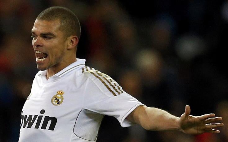 ВИДЕО: Марсело и Кака извъртяха кален номер на Пепе