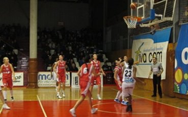 Нефтохимик и Монтана определят втория финалист