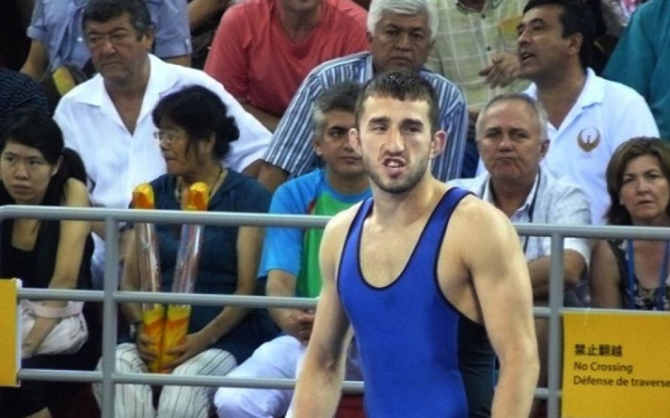 Кирил Терзиев почва срещу румънец в Арена Армеец