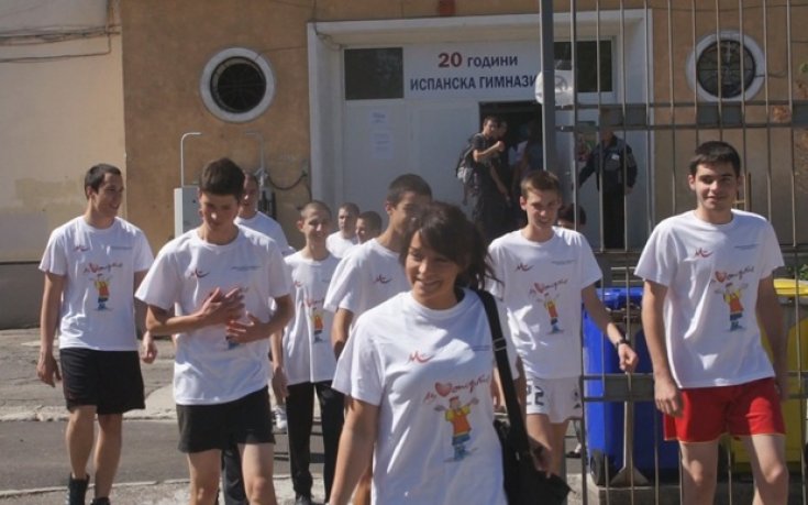 ВИДЕО И СНИМКИ: Сани Жекова се върна в училище, стана учител