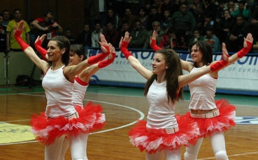 ВИДЕО: Чаровниците от Фиоре подгряха феновете на България – Словения