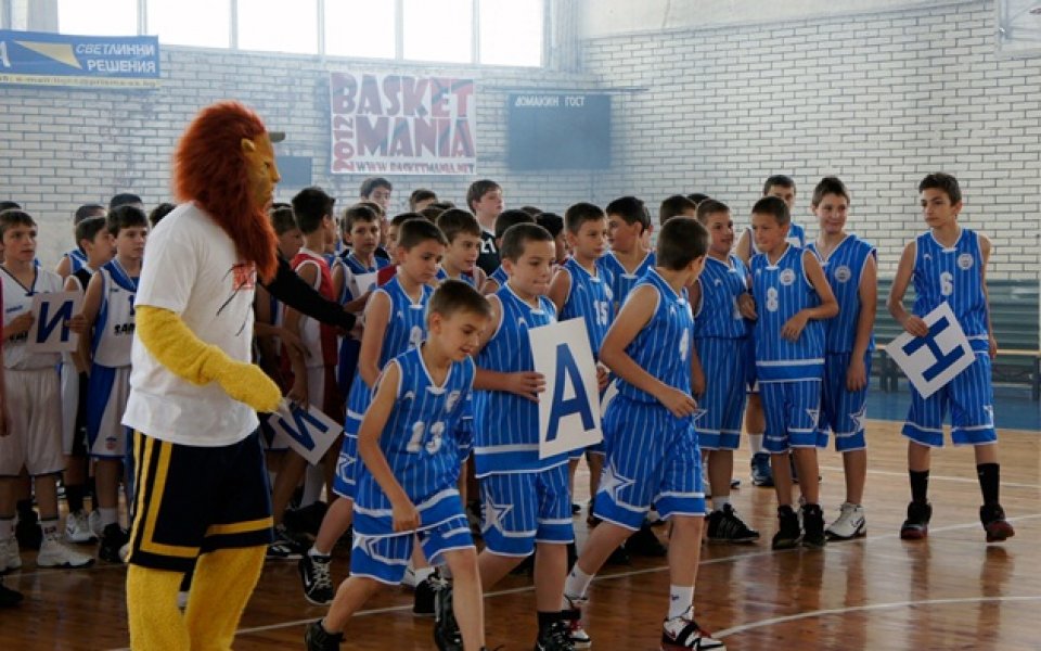 Левски и ПАОК на финала на BasketMania 2012