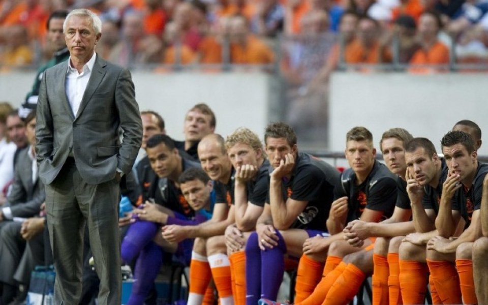 Защитник на Холандия аут за седмица, под въпрос за старта на Евро 2012