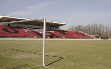 „Софарма“ оглежда стадиона в „Надежда“, ще прави от тунела сектор за пушачи