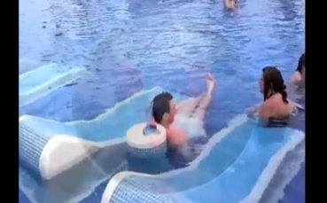 ВИДЕО: Кристиано се поти на Евро 2012, а Меси се плацика в басейна