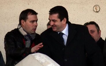 Адвокатът на Локомотив Сф събира футболни босове и кметове за ЧРД