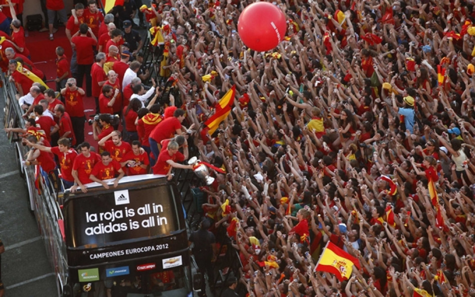 ВИДЕО и СНИМКИ: Испанците показаха, че умеят да празнуват