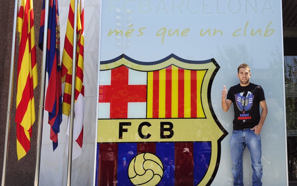Алба взе номер 18 в Барселона