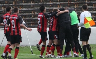 Локо Сф удари Пирин ГД с 2:0, уцели и три греди