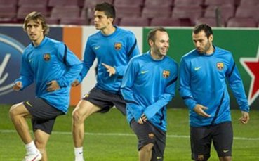 Аякс набеляза защитник на Барселона