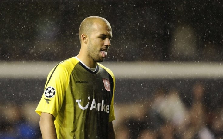 Ники Михайлов с цял мач при издънка на Твенте