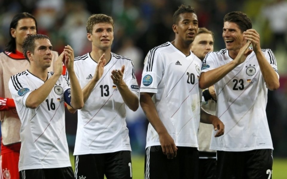 Бивш шеф на футбола в Германия за националите: Или ще пеят, или да се махат!