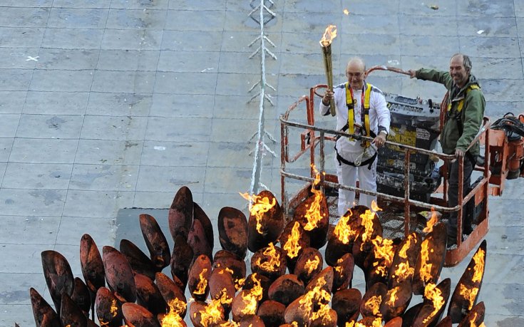СНИМКИ: Олимпийският жертвеник угасна за кратко