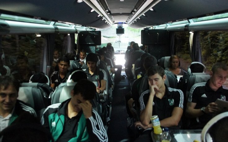 СНИМКИ: Евертън изпрати луксозен автобус за Лудогорец