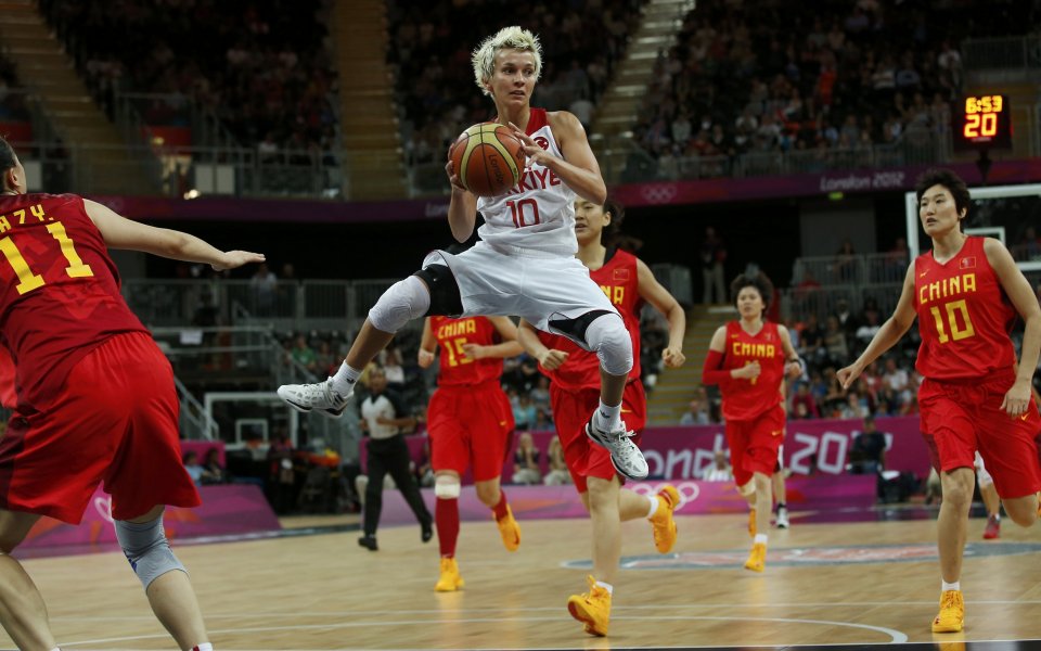 Баскетболистките на Турция разгромиха Китай и вече са на четвъртфинал