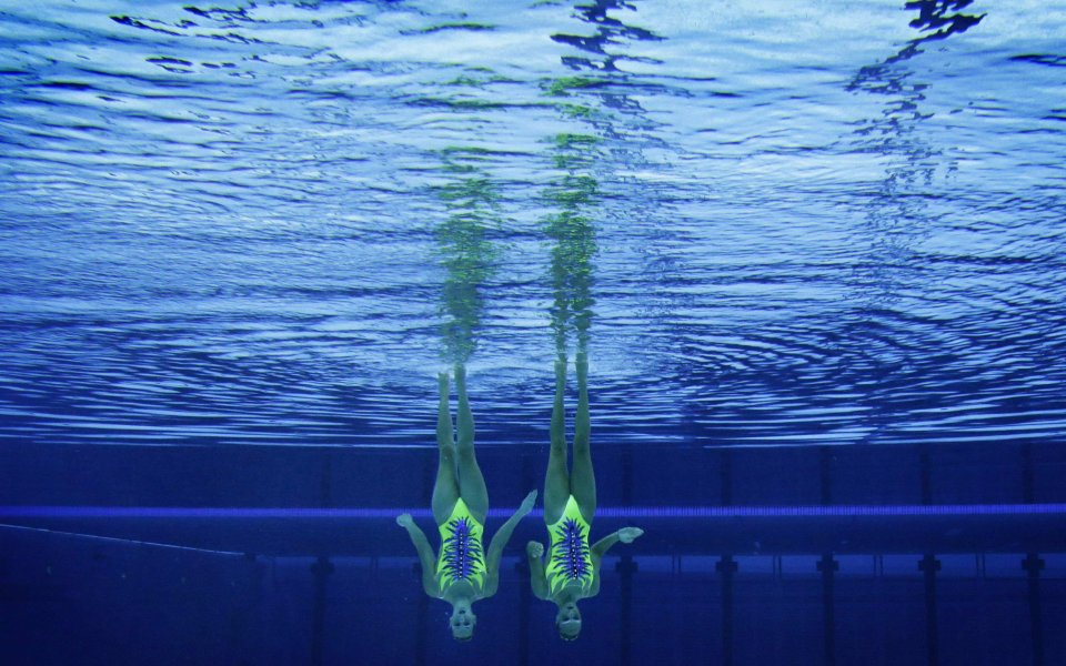 СНИМКИ: Впечатляващи ефекти в синхронното плуване