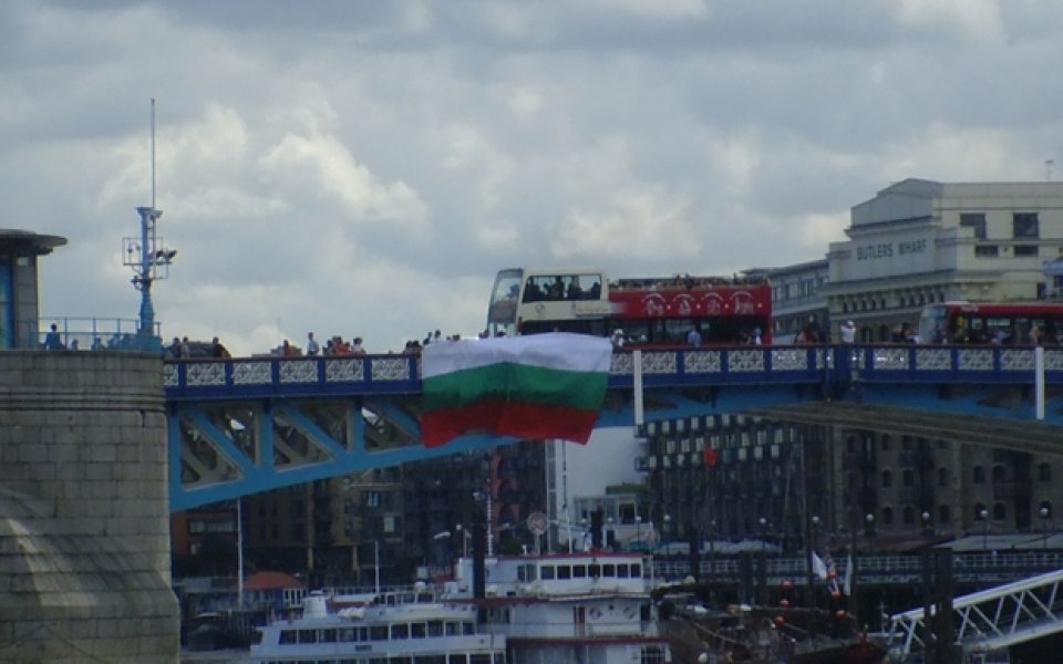 Българското знаме и на Тауър Бридж
