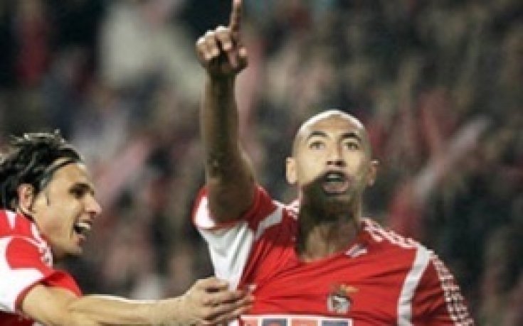 ВИДЕО: Капитанът на Бенфика нокаутира съдия в приятелски мач