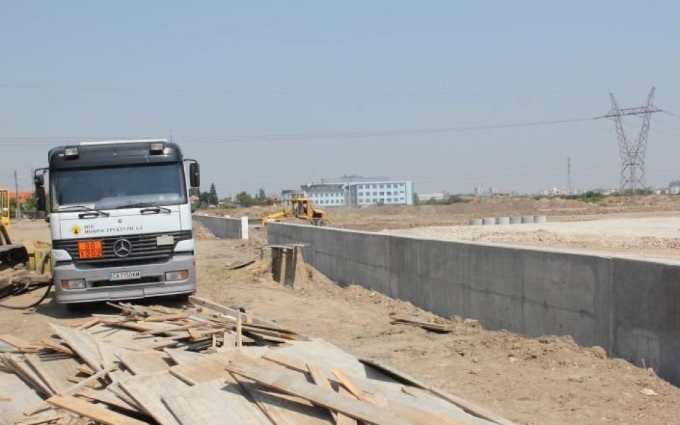 Ремонтът по базата на Ботев Пд продължава с пълна сила