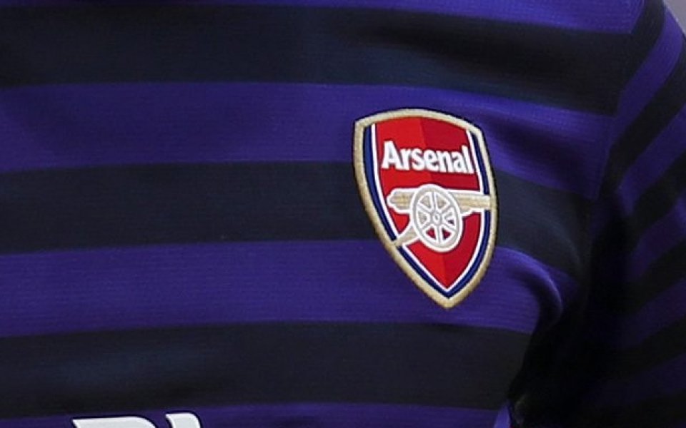 Фен на Арсенал свали над 150 килограма от любов към клуба