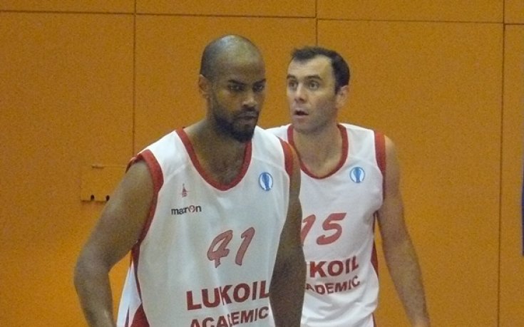 СНИМКИ: Лукойл Академик победи Арис в първата си контрола