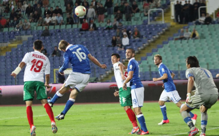 Де Роси гори за месец?