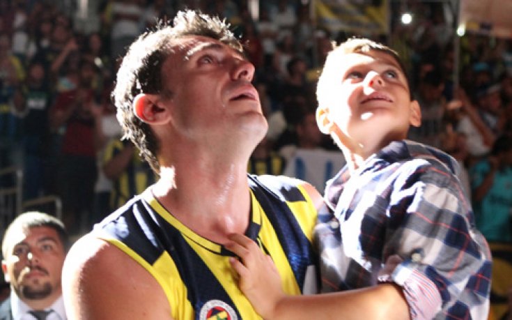 ВИДЕО: Легенда на европейския баскетбол сложи точка на кариерата си