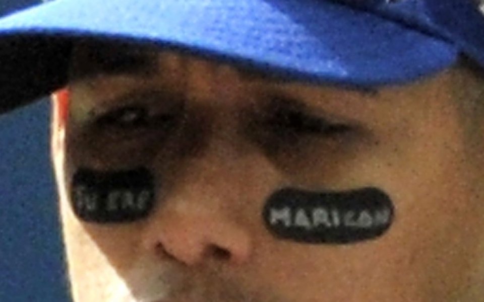 Бейзболист игра цял мач с обидни реплики, нарисувани на лицето