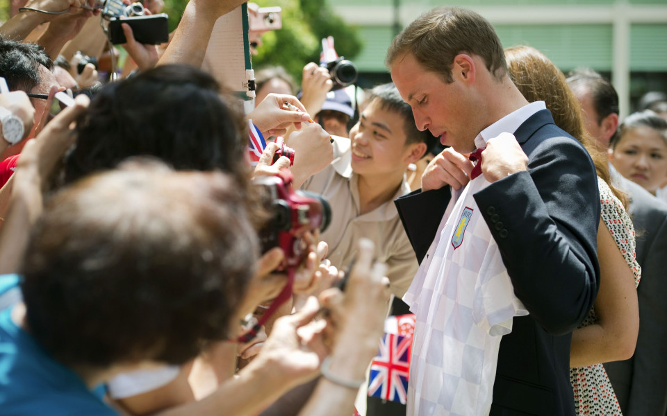 ВИДЕО: Принц Уилям като звездите на Англия