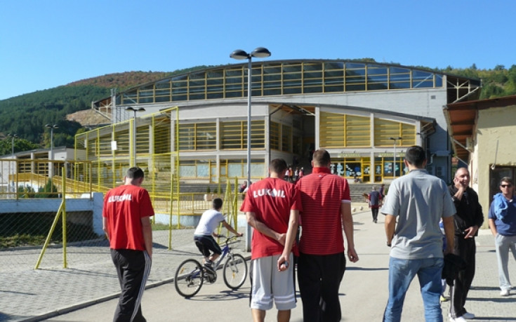 СНИМКИ: Баскетболни легенди и Лукойл откриха спортна зала в Сърбия