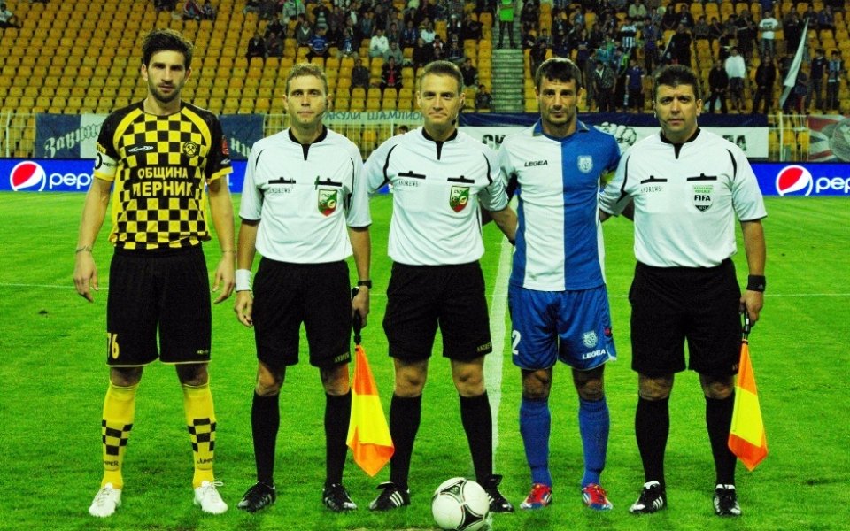 СНИМКИ: Черноморец спечели първи три точки и остави Миньор на дъното