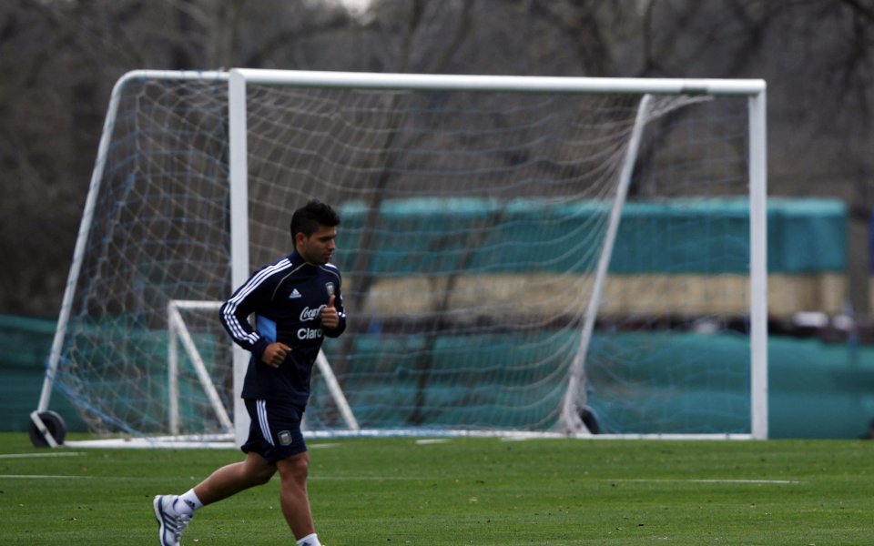 Серхио Агуеро получи повиквателна за Аржентина, Карлос Тевес - не