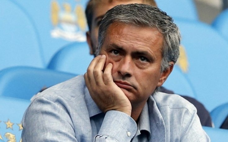 Моуриньо гледа Аякс и Ники Михайлов