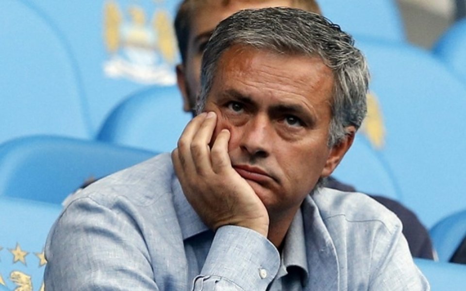 Моуриньо гледа Аякс и Ники Михайлов